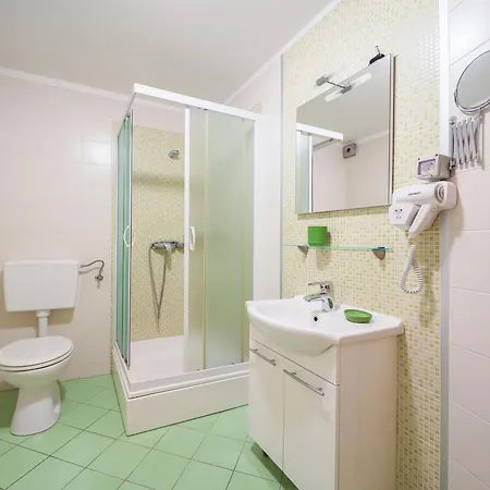 Adriatica Beachfront Апартаменти *
